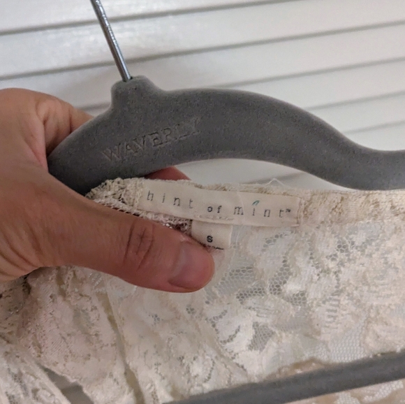 Cream and Lace "Hint of Mint" Flowy Floral Tank Top 🌸 Small - Picture 4 of 4